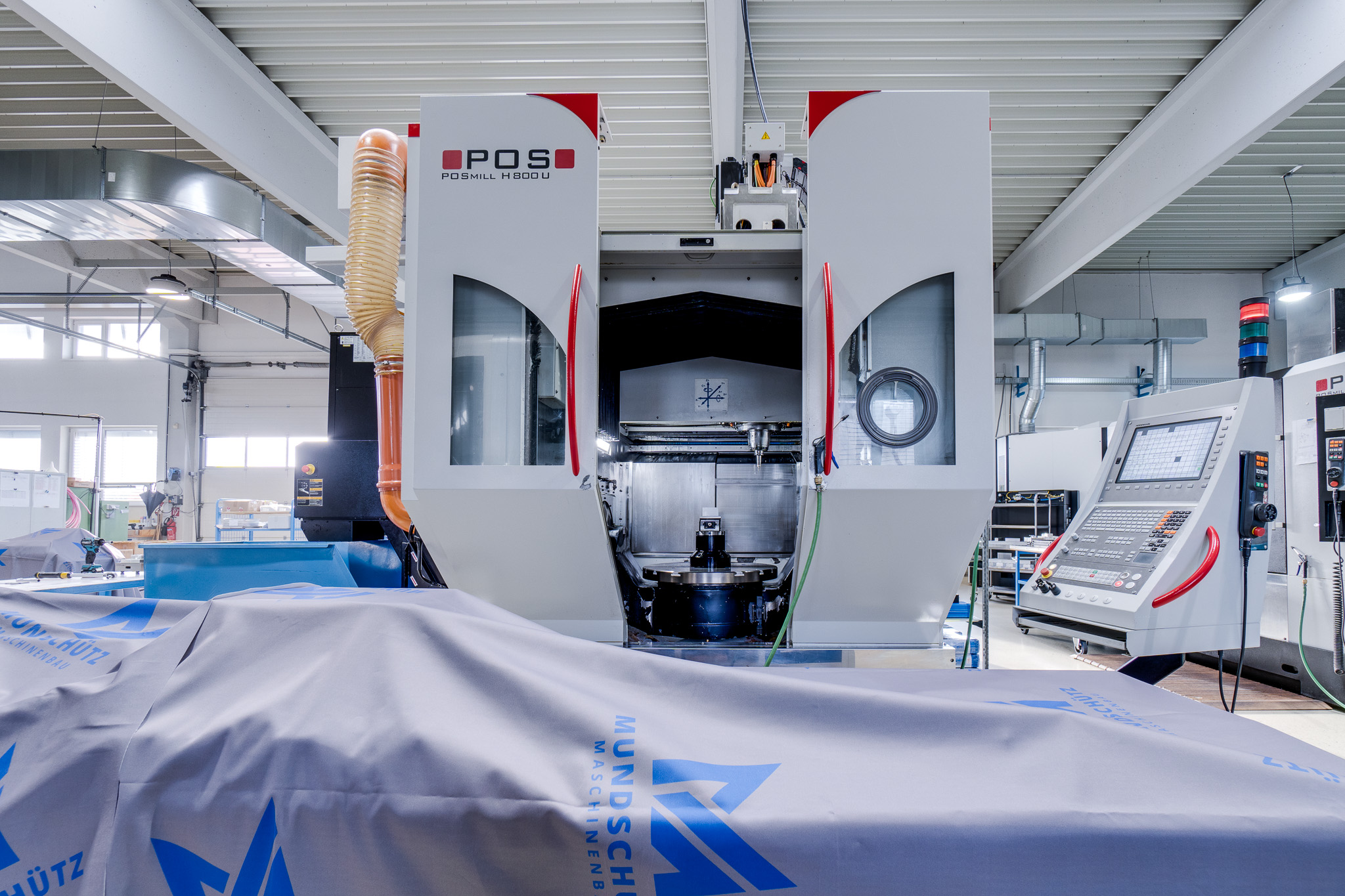 POSmill H 800 U CNC-Fräsmaschine in der Fertigungshalle von Mundschütz Maschinenbau